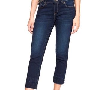 GAP Straight Crop Coupe Distressed Hem Jeans